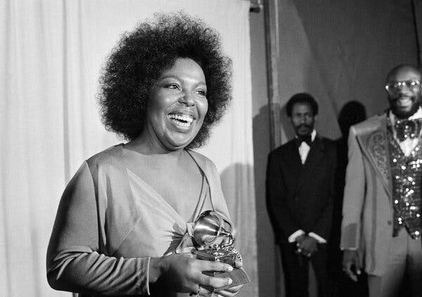 Roberta Flack Has A.L.S. and Can No Longer Sing, Her Publicist Says - The  New York Times