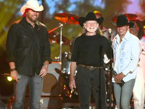 Live--Toby Keith&Willie Nelson----Never Smoke Weed With willie Again----