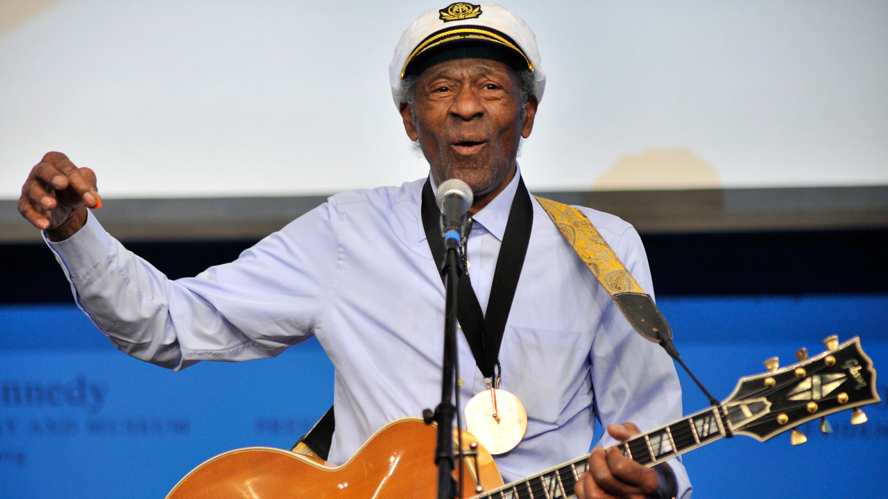 Rock 'n' roll legend Chuck Berry dies at 90 - ABC7 Chicago