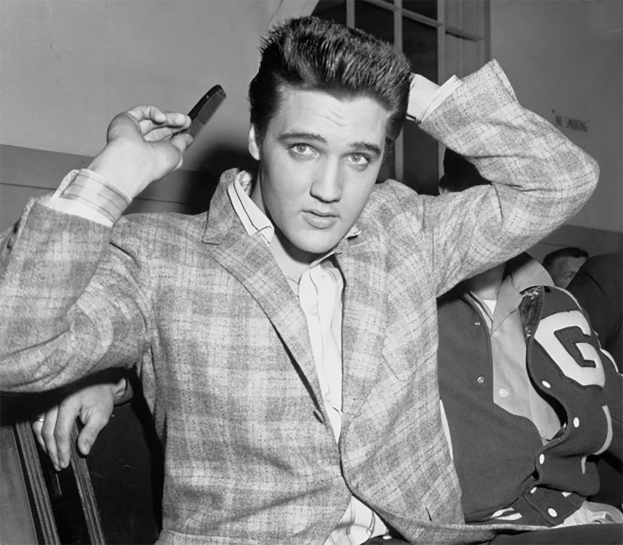 Elvis Presley tự kết liễu đời mình, dằn vặt tội lỗi vì cặp với tình trẻ