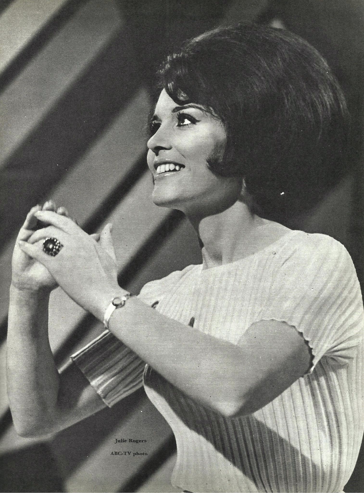 Julie Rogers appears on a programme for ABC TV (UK). 1965. | Julie rogers, Abc tv, Uk charts