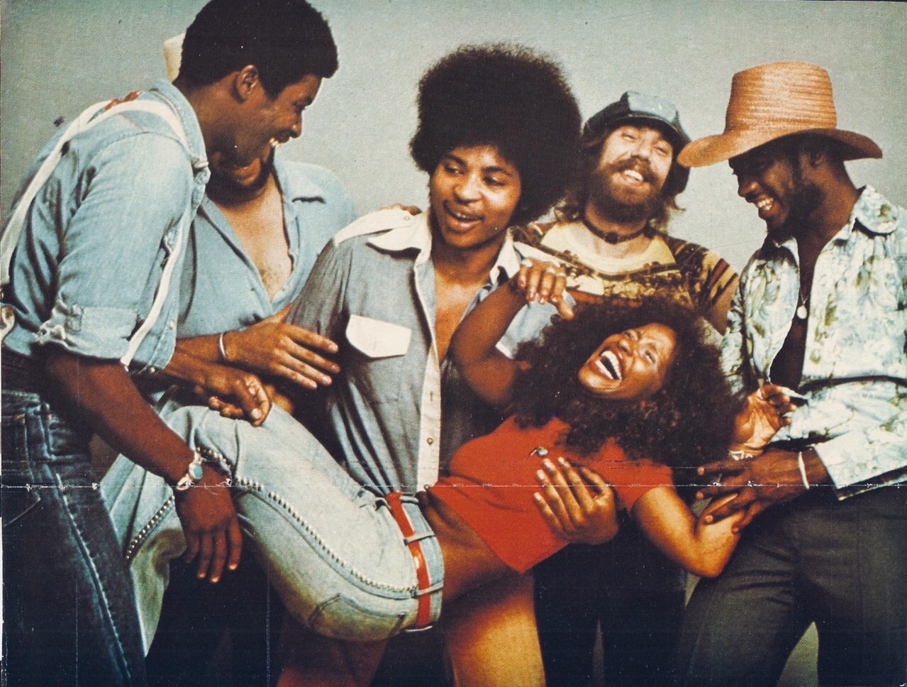 Rufusized – Rufus featuring Chaka Khan – What's in the Crate?