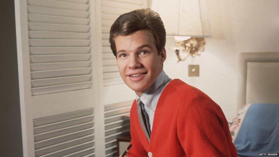 Bobby Vee: 1960s pop singer dies aged 73 - BBC News