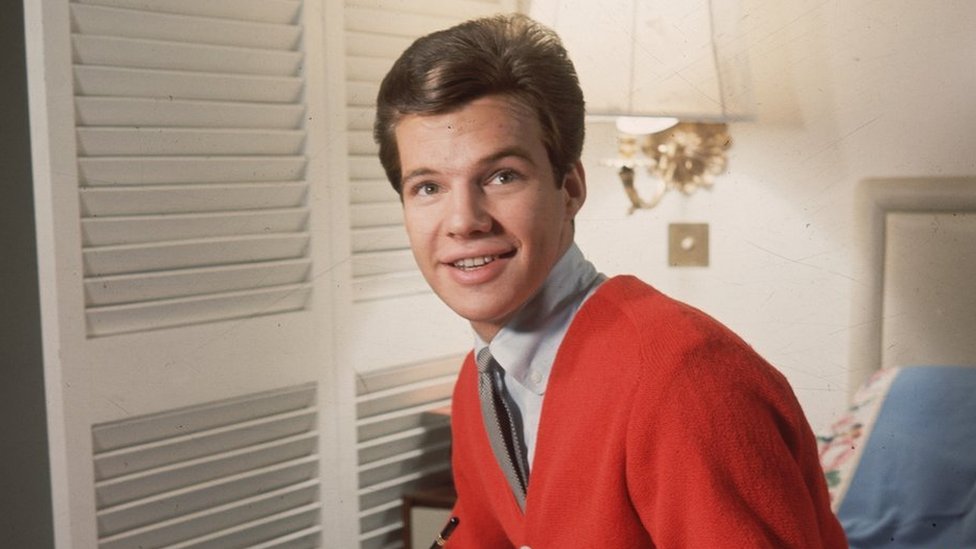 Bobby Vee: 1960s pop singer dies aged 73 - BBC News