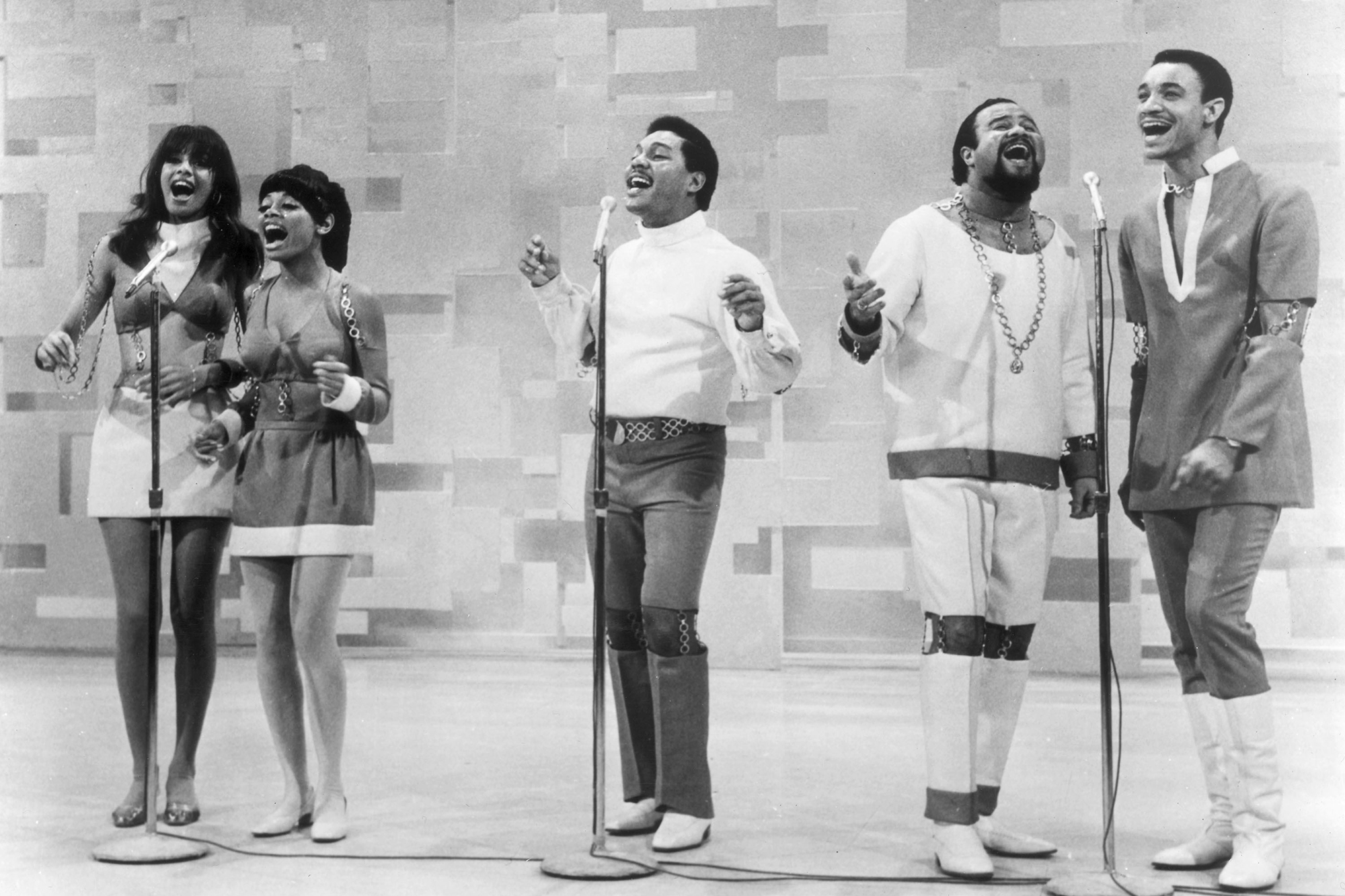 5th Dimension couple sings Beatles songs with civil rights twist