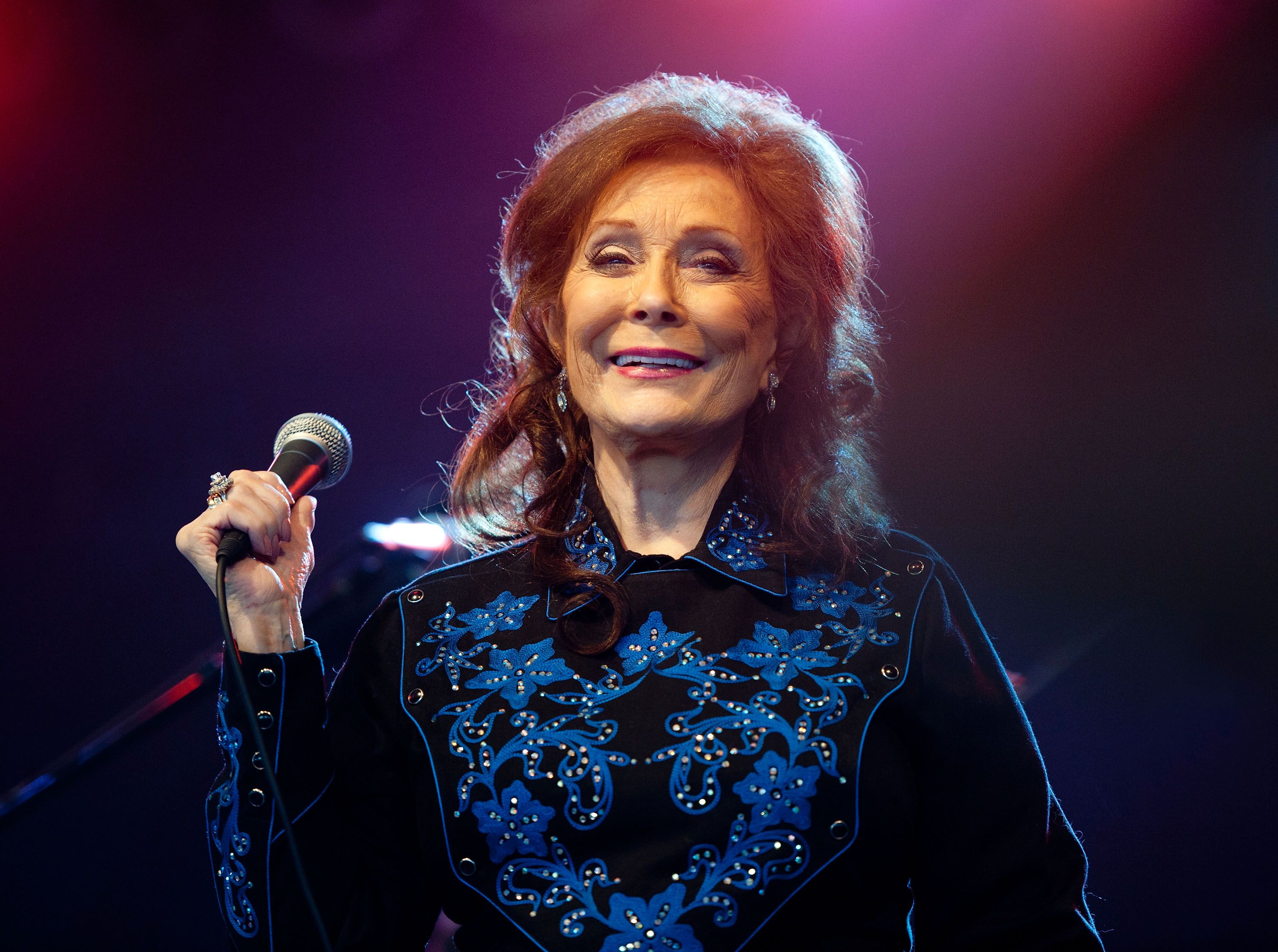 Loretta Lynn: Biography, Country Singer, Grammy Winner