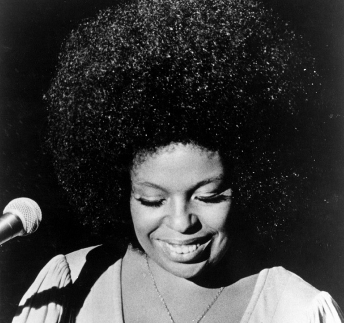 The Story Behind the Song "The First Time Ever I Saw Your Face" by Roberta  Flack - Spinditty