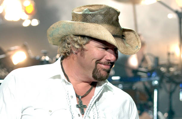 Toby Keith performs at Shoreline Amphitheatre on September 15, 2006 in Mountain View, California.